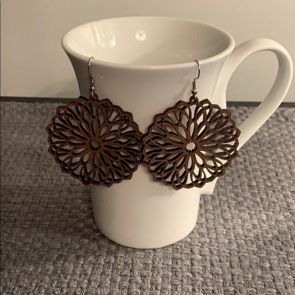 2/$20Wood Earrings Send me your bundle - Picture 1 of 4